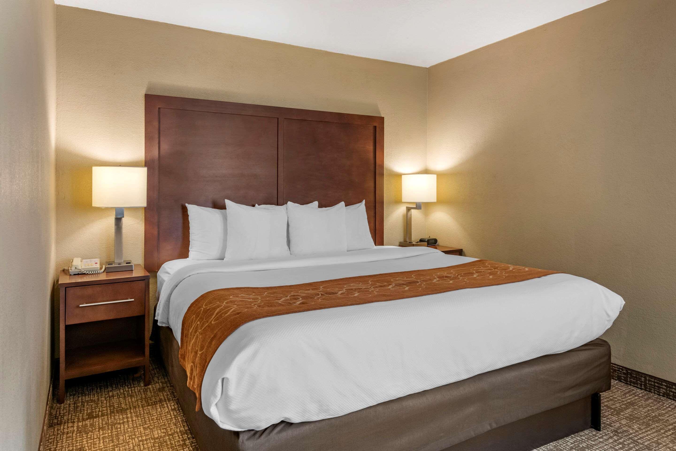 คอมฟอร์ท สวีทส์ เบย์มีโดว์ เนียร์ บัทเลอร์ บูเลอวาร์ด Hotel แจ็กสันวิลล์ ภายนอก รูปภาพ