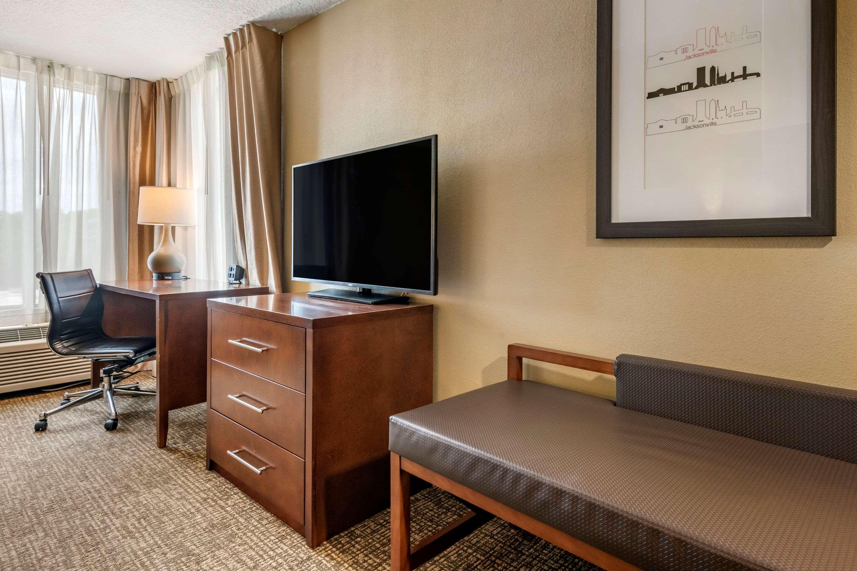 คอมฟอร์ท สวีทส์ เบย์มีโดว์ เนียร์ บัทเลอร์ บูเลอวาร์ด Hotel แจ็กสันวิลล์ ภายนอก รูปภาพ