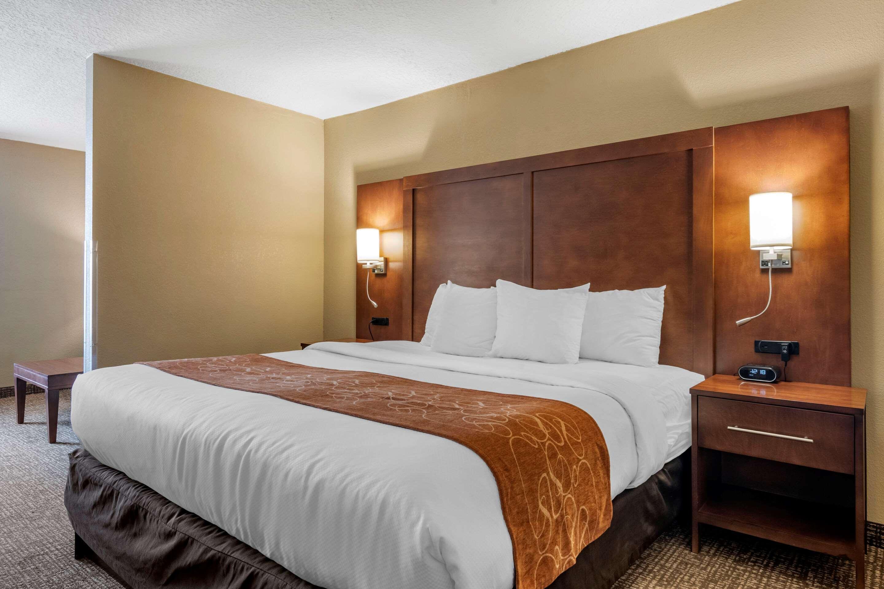 คอมฟอร์ท สวีทส์ เบย์มีโดว์ เนียร์ บัทเลอร์ บูเลอวาร์ด Hotel แจ็กสันวิลล์ ภายนอก รูปภาพ