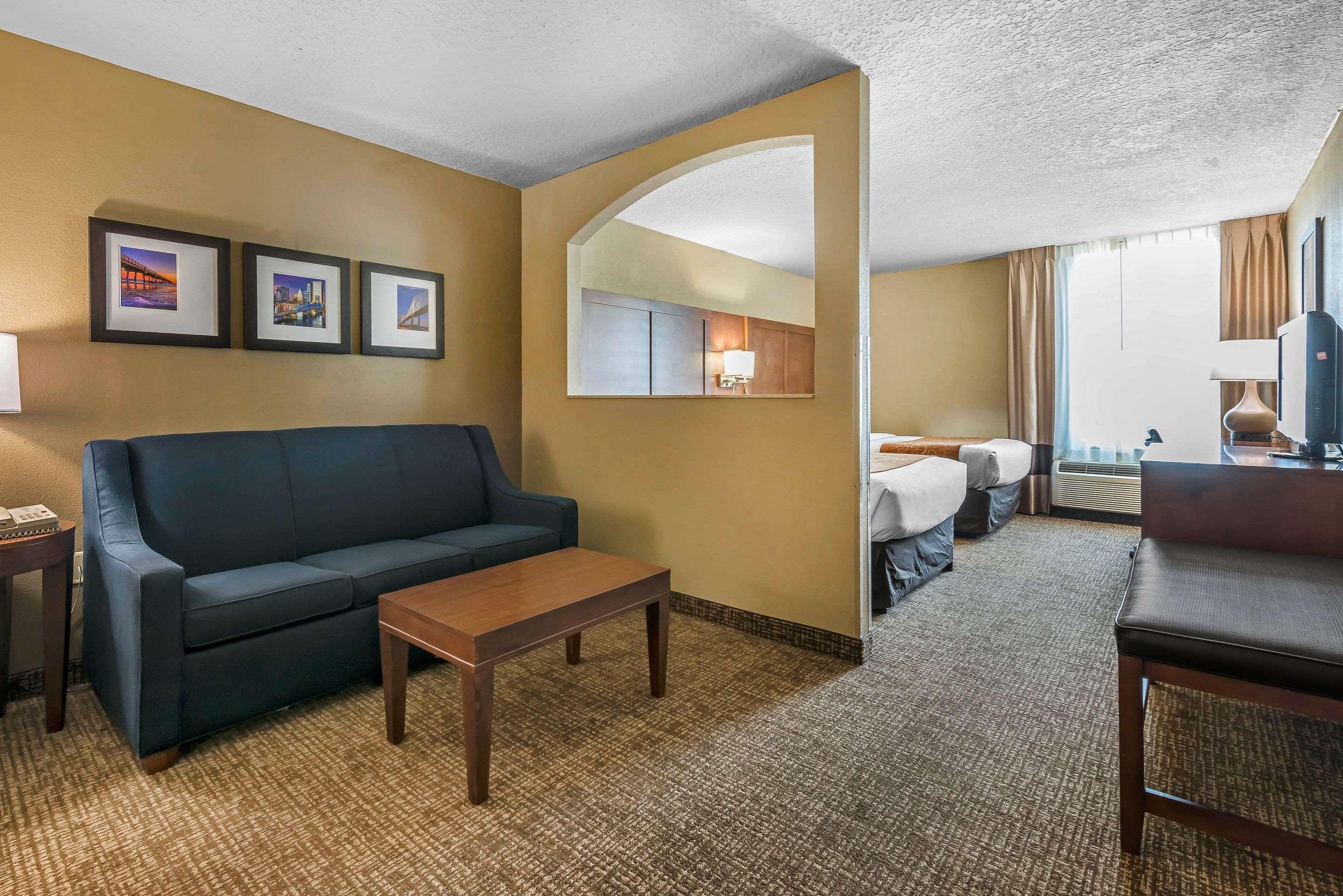 คอมฟอร์ท สวีทส์ เบย์มีโดว์ เนียร์ บัทเลอร์ บูเลอวาร์ด Hotel แจ็กสันวิลล์ ภายนอก รูปภาพ