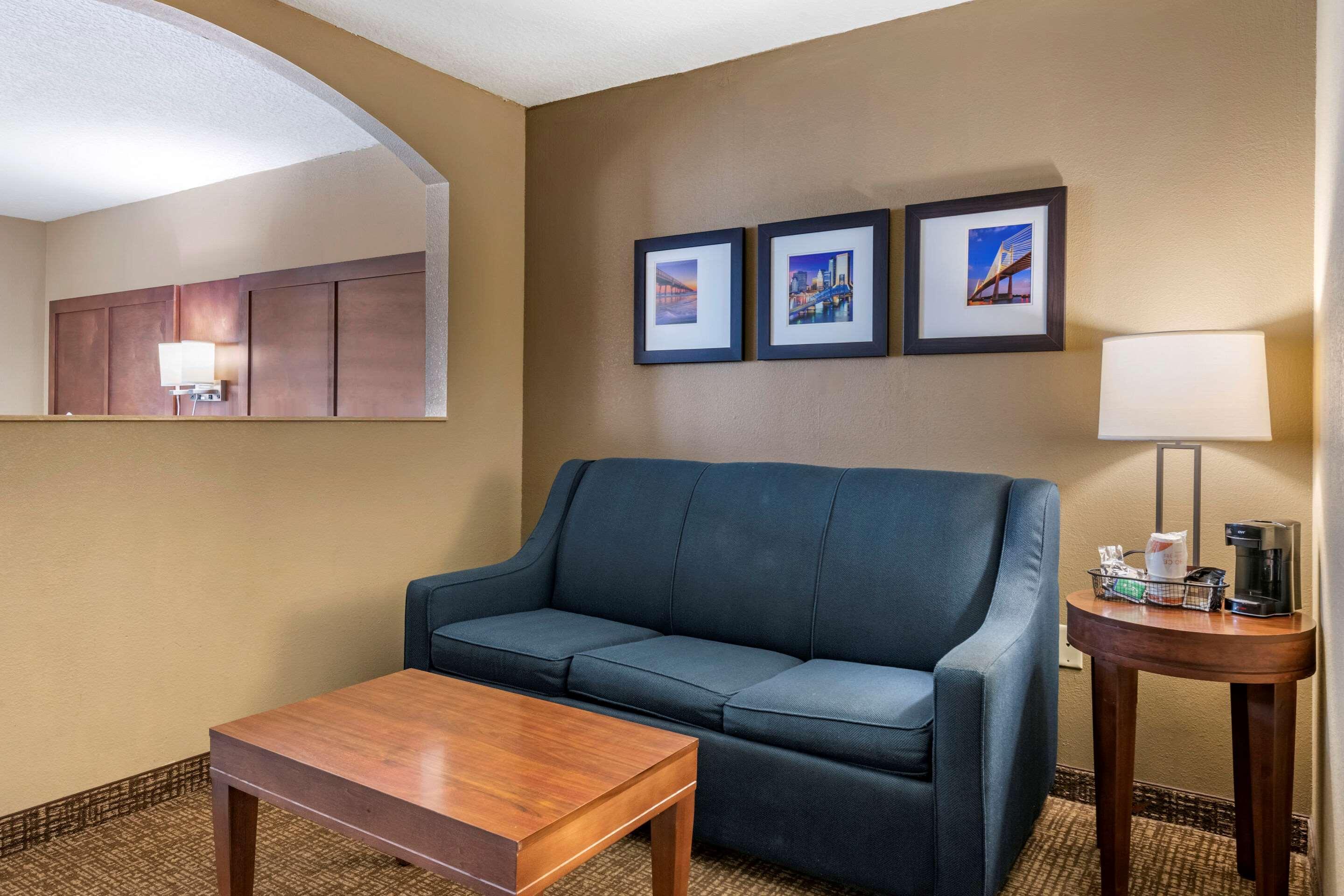 คอมฟอร์ท สวีทส์ เบย์มีโดว์ เนียร์ บัทเลอร์ บูเลอวาร์ด Hotel แจ็กสันวิลล์ ภายนอก รูปภาพ