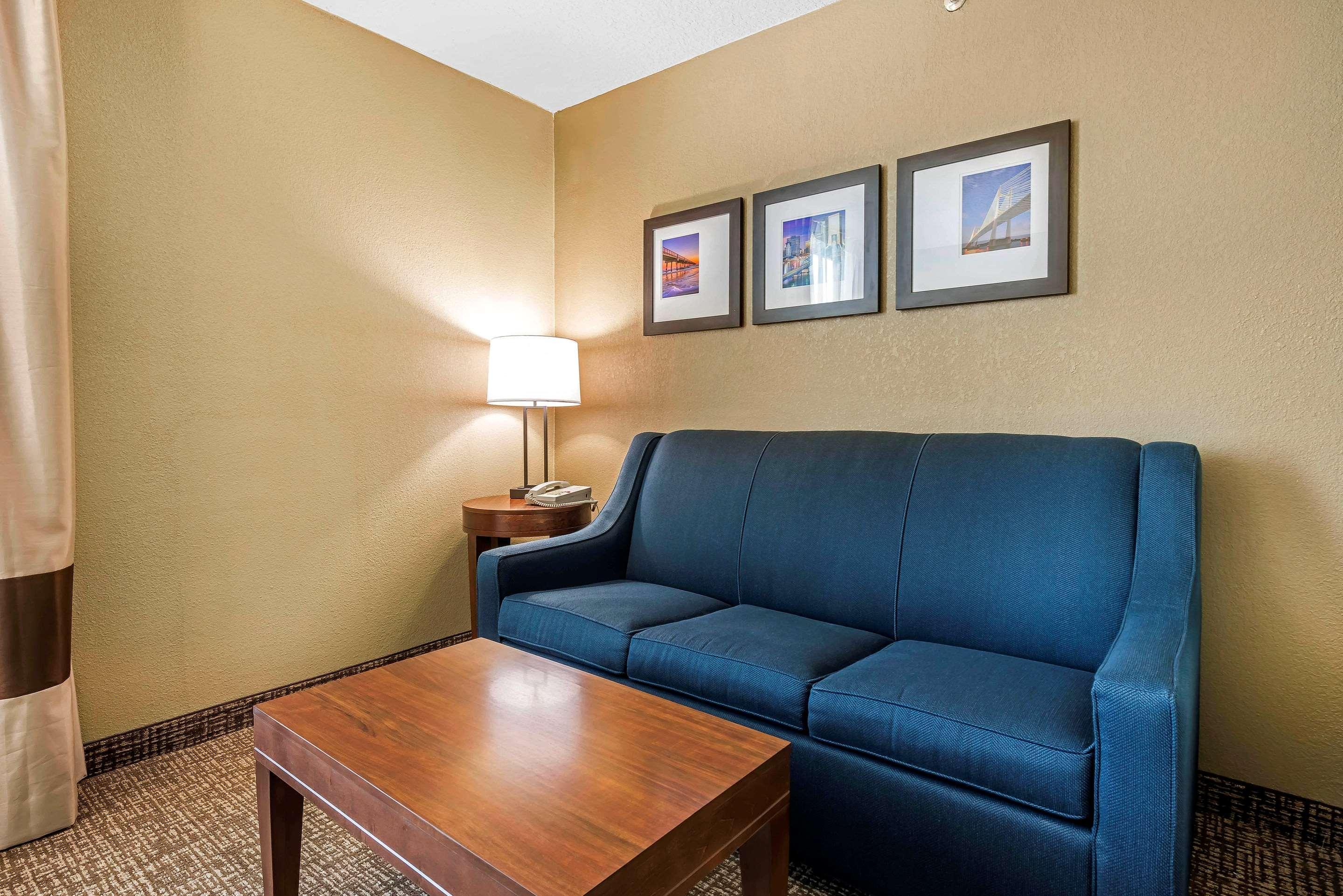 คอมฟอร์ท สวีทส์ เบย์มีโดว์ เนียร์ บัทเลอร์ บูเลอวาร์ด Hotel แจ็กสันวิลล์ ภายนอก รูปภาพ