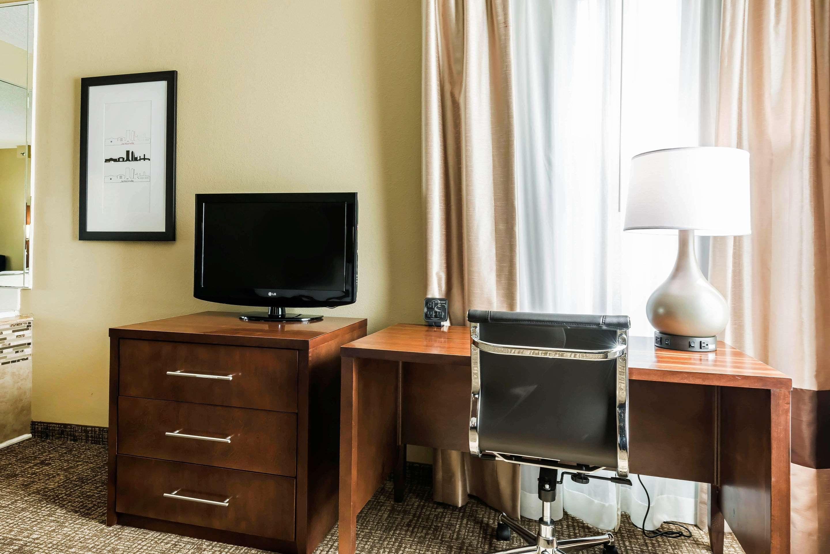 คอมฟอร์ท สวีทส์ เบย์มีโดว์ เนียร์ บัทเลอร์ บูเลอวาร์ด Hotel แจ็กสันวิลล์ ภายนอก รูปภาพ