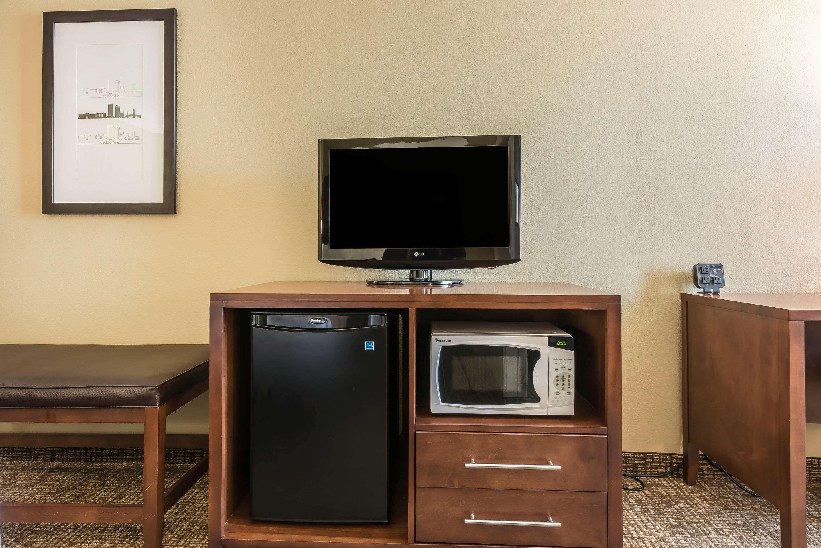 คอมฟอร์ท สวีทส์ เบย์มีโดว์ เนียร์ บัทเลอร์ บูเลอวาร์ด Hotel แจ็กสันวิลล์ ภายนอก รูปภาพ