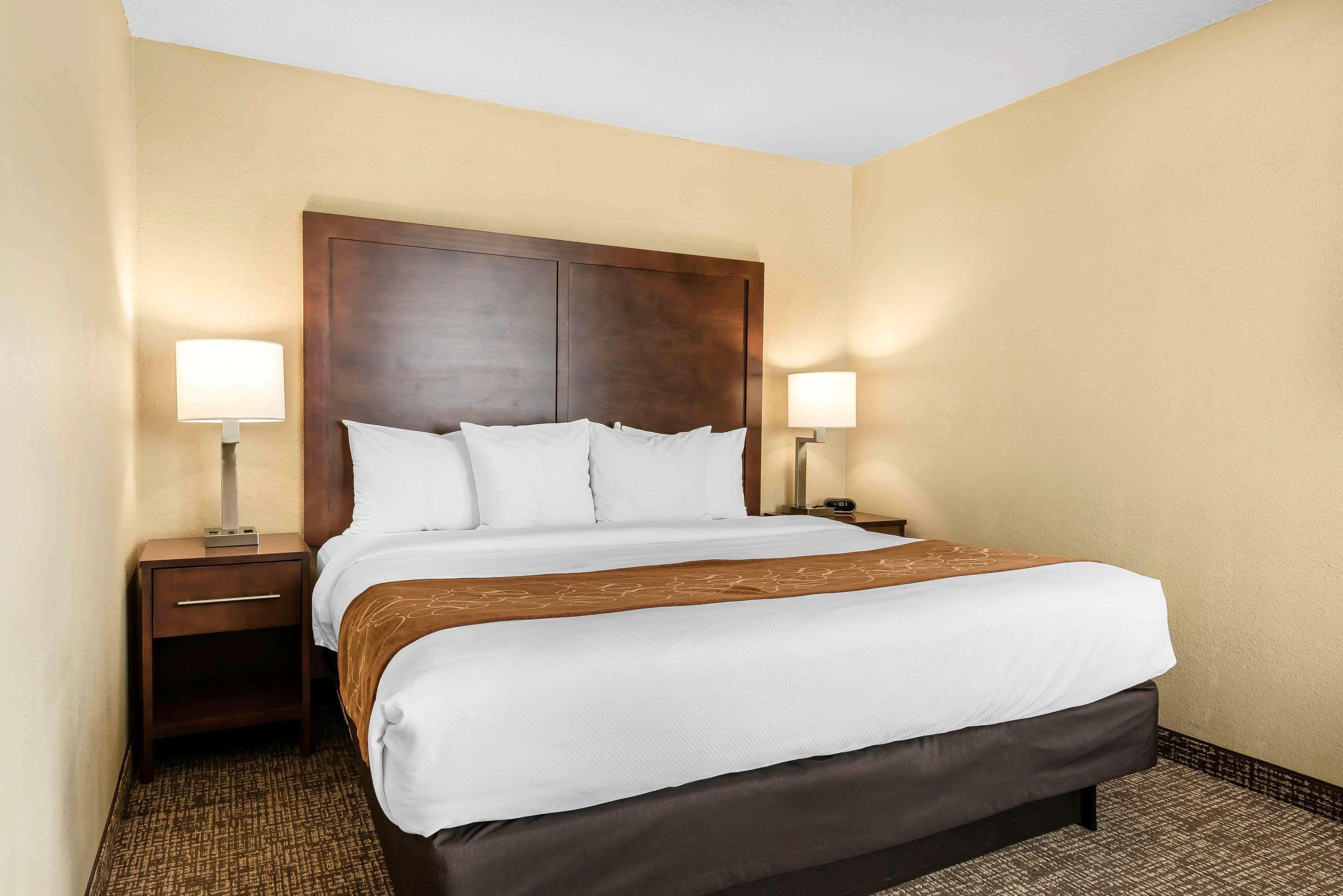 คอมฟอร์ท สวีทส์ เบย์มีโดว์ เนียร์ บัทเลอร์ บูเลอวาร์ด Hotel แจ็กสันวิลล์ ภายนอก รูปภาพ