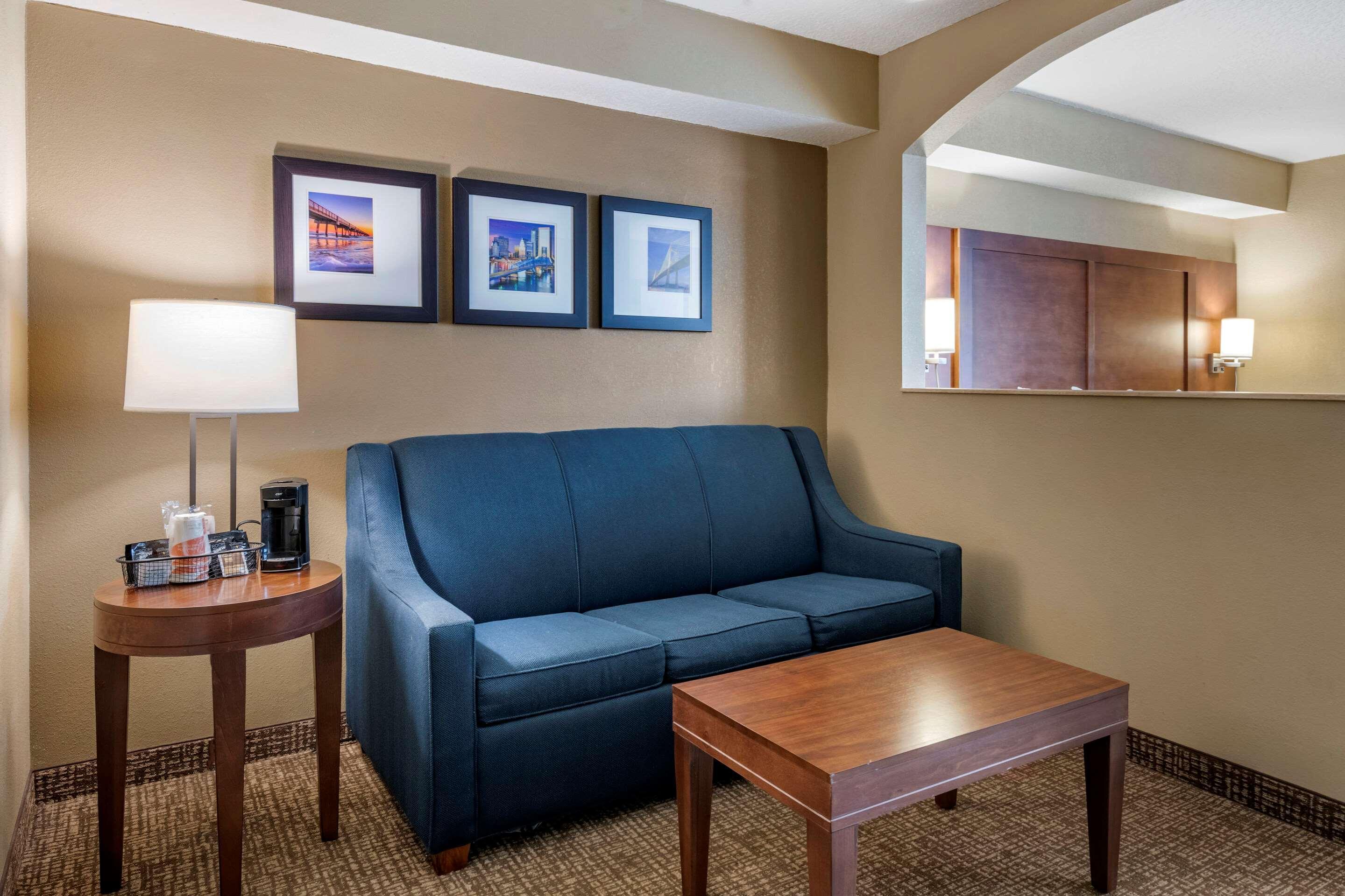 คอมฟอร์ท สวีทส์ เบย์มีโดว์ เนียร์ บัทเลอร์ บูเลอวาร์ด Hotel แจ็กสันวิลล์ ภายนอก รูปภาพ