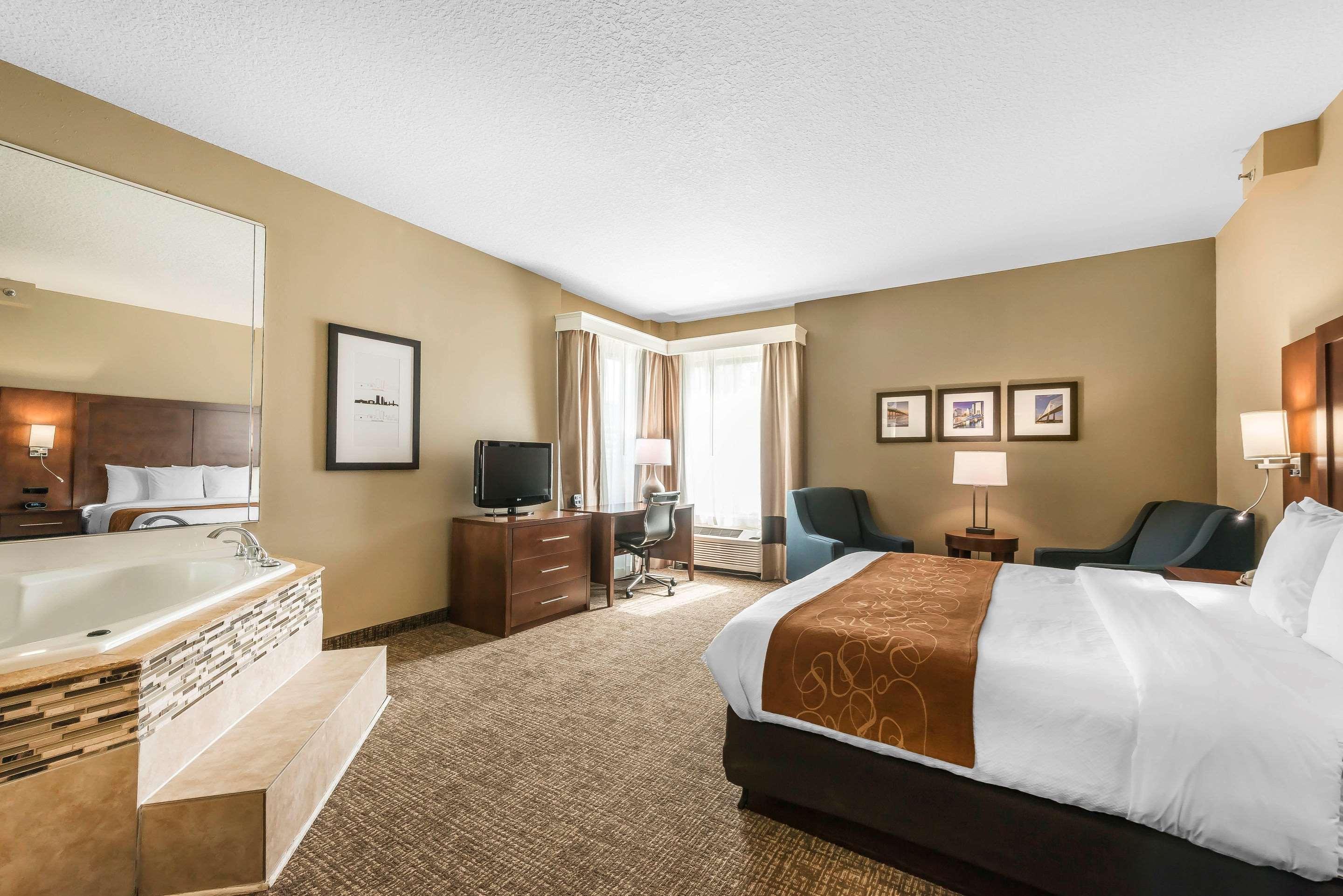 คอมฟอร์ท สวีทส์ เบย์มีโดว์ เนียร์ บัทเลอร์ บูเลอวาร์ด Hotel แจ็กสันวิลล์ ภายนอก รูปภาพ