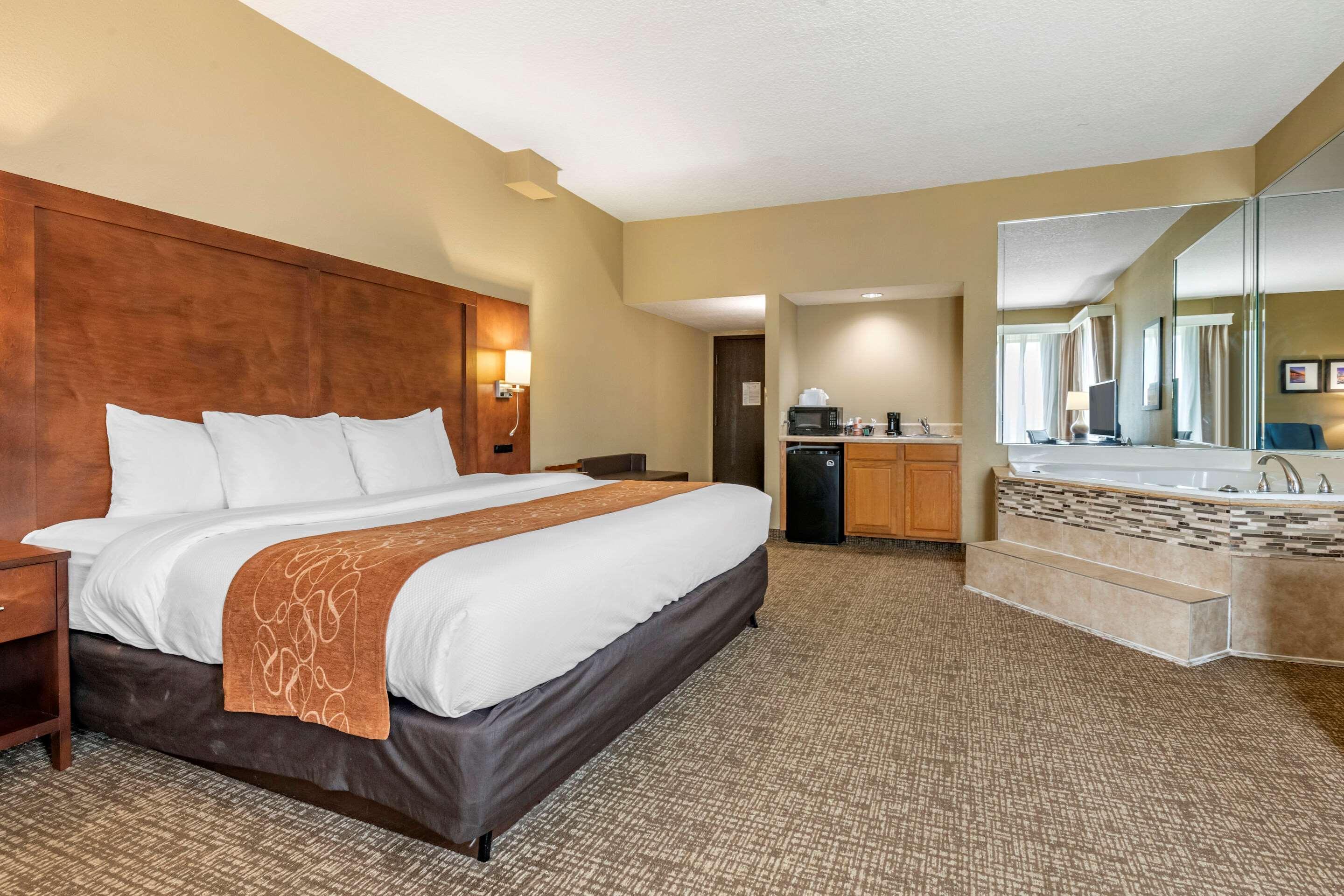 คอมฟอร์ท สวีทส์ เบย์มีโดว์ เนียร์ บัทเลอร์ บูเลอวาร์ด Hotel แจ็กสันวิลล์ ภายนอก รูปภาพ