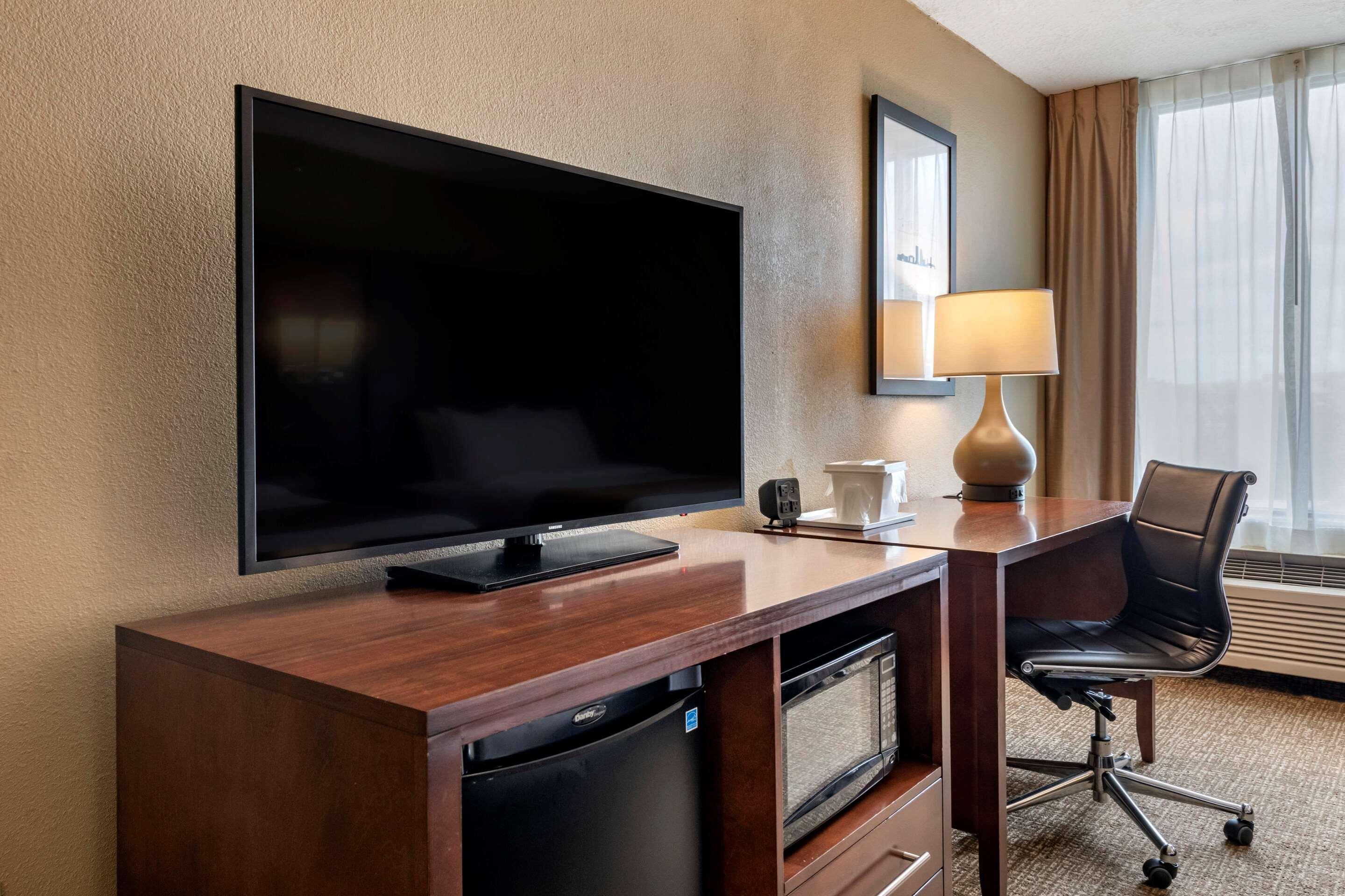 คอมฟอร์ท สวีทส์ เบย์มีโดว์ เนียร์ บัทเลอร์ บูเลอวาร์ด Hotel แจ็กสันวิลล์ ภายนอก รูปภาพ