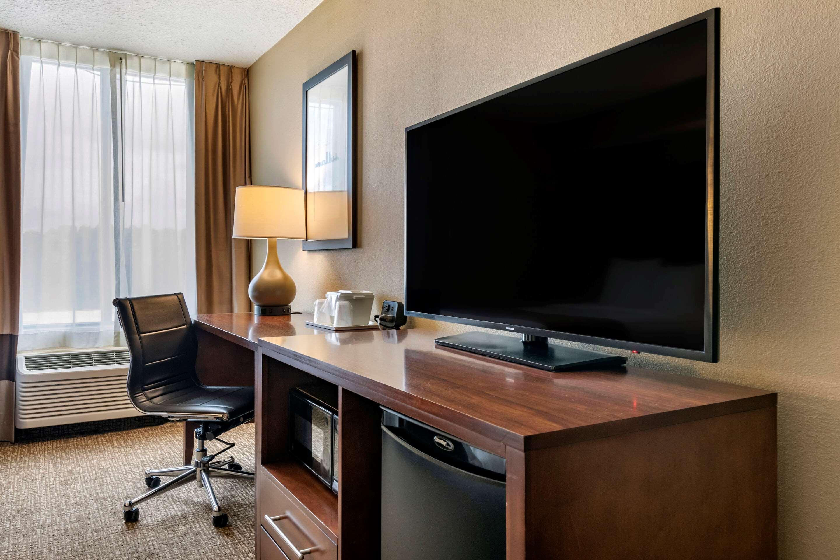 คอมฟอร์ท สวีทส์ เบย์มีโดว์ เนียร์ บัทเลอร์ บูเลอวาร์ด Hotel แจ็กสันวิลล์ ภายนอก รูปภาพ