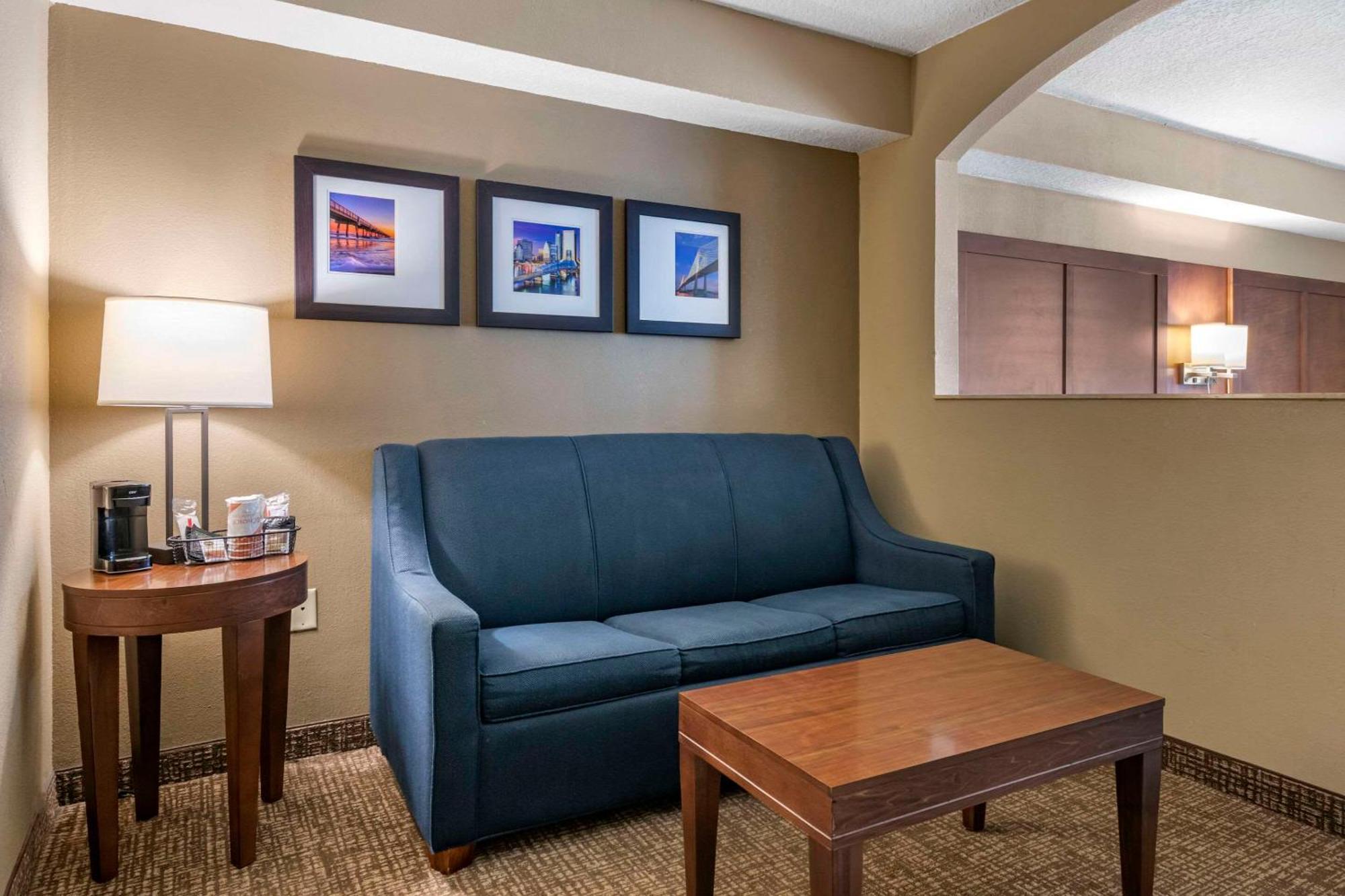 คอมฟอร์ท สวีทส์ เบย์มีโดว์ เนียร์ บัทเลอร์ บูเลอวาร์ด Hotel แจ็กสันวิลล์ ภายนอก รูปภาพ