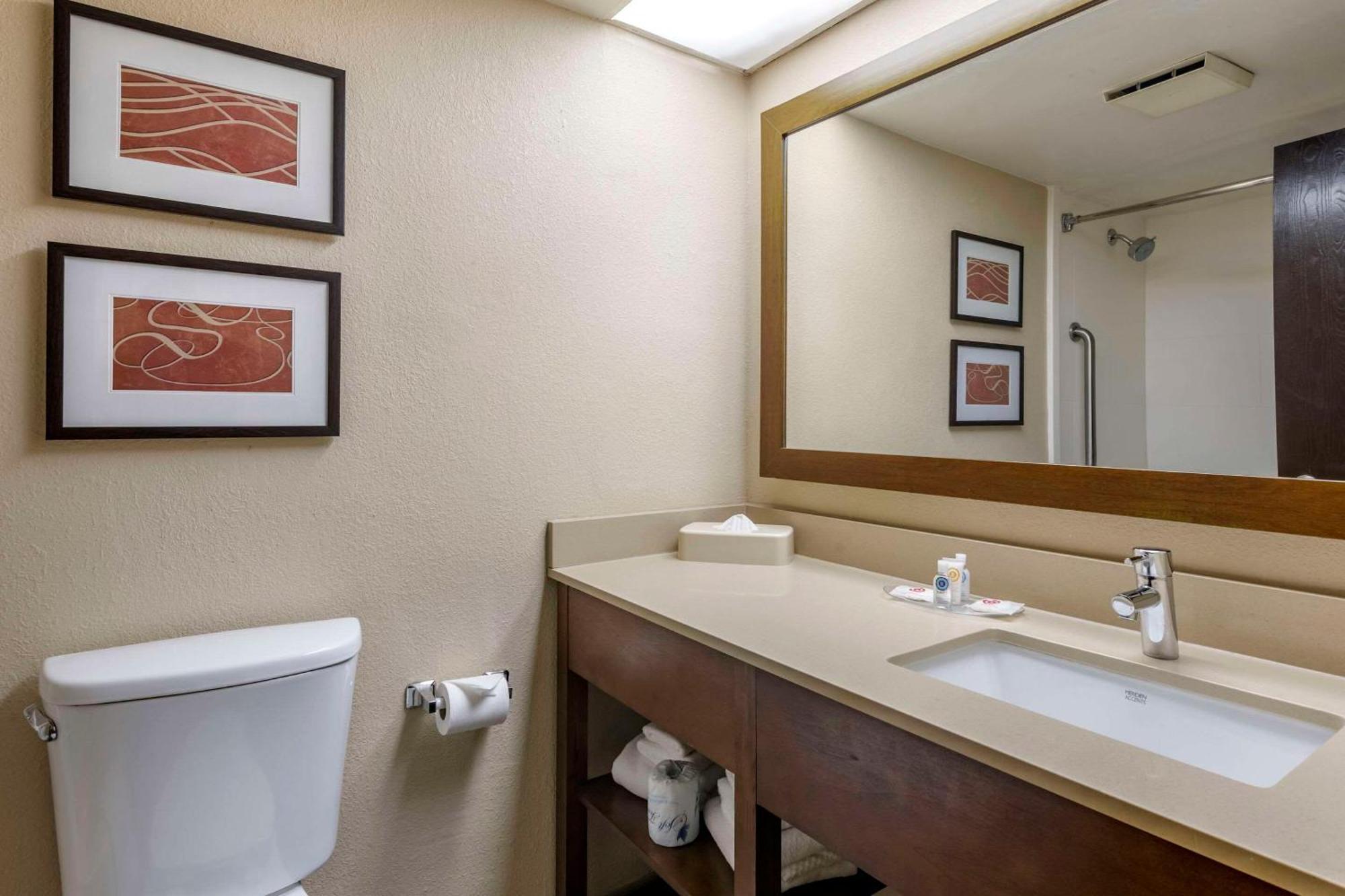 คอมฟอร์ท สวีทส์ เบย์มีโดว์ เนียร์ บัทเลอร์ บูเลอวาร์ด Hotel แจ็กสันวิลล์ ภายนอก รูปภาพ
