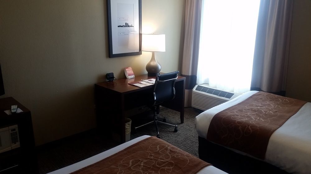 คอมฟอร์ท สวีทส์ เบย์มีโดว์ เนียร์ บัทเลอร์ บูเลอวาร์ด Hotel แจ็กสันวิลล์ ภายนอก รูปภาพ